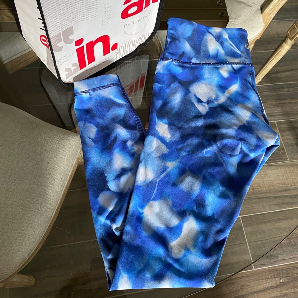 Lululemon Tie Dye blue Wunder Under Leggings, 6 - Picture 5 of 5